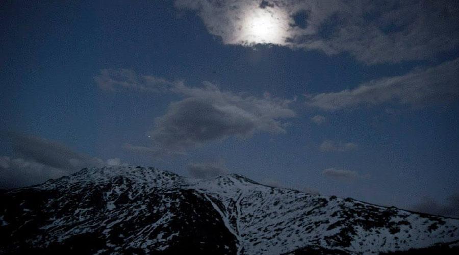 Raquetas de Nieve bajo la Luna Llena