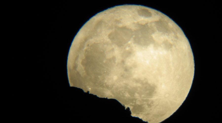 La cuerda Larga bajo la luna llena
